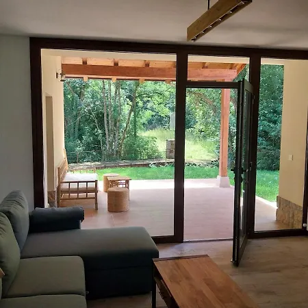 Holiday home Tabara, A Orillas Del Rio